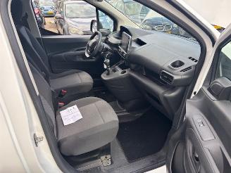 Peugeot Partner 1.2 PureTech  Premium airco navi picture 16