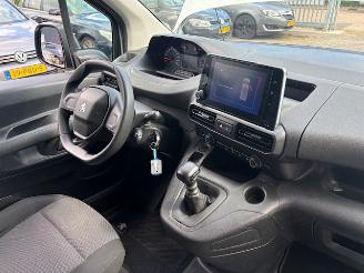 Peugeot Partner 1.2 PureTech  Premium airco navi picture 17