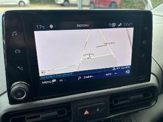 Peugeot Partner 1.2 PureTech  Premium airco navi picture 19
