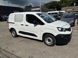 Peugeot Partner 1.2 PureTech  Premium airco navi picture 2