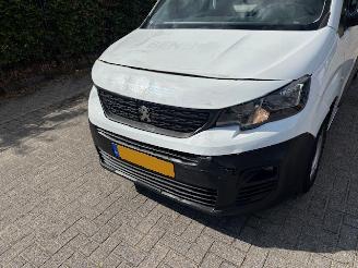 Peugeot Partner 1.2 PureTech  Premium airco navi picture 8