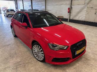 krockskadad bil auto Audi A3 1.4 E-Tron PHEV  Pano Automaat 2015/11
