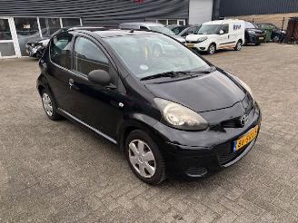 Coche accidentado Toyota Aygo 1.0 12v 5-drs airco 2011/11