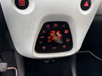 Peugeot 108 1.2  5-drs Top! Roland Garros picture 14