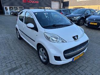 krockskadad bil auto Peugeot 107 1.0 12v XS 5-drs Airco Nap 2010/10