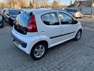 Peugeot 107 1.0 12v XS 5-drs Airco Nap picture 2