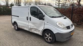 skadebil bedrijf Renault Trafic 2.0 DCI Airco Navi 3-pers 2011/11