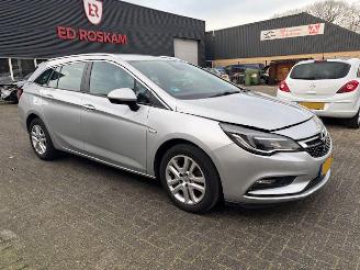 uszkodzony samochody osobowe Opel Astra 1.0 Online Edition 2017/12
