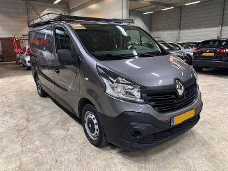 krockskadad bil bedrijf Renault Trafic 1.6 DCI Luxe airco 2017/12