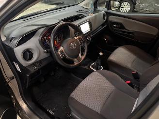 Toyota Yaris 1.3 5-drs airco navi picture 10