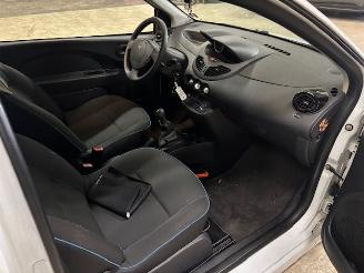 Renault Twingo 2 x Twingo van 2012    1.2 16v Collection  airco NAP picture 11