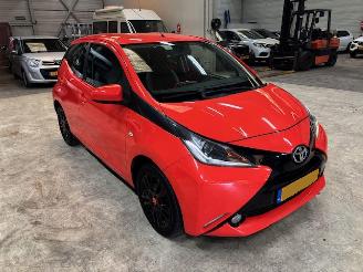 skadebil auto Toyota Aygo 1.0 5-drs X-Play airco 2016/6
