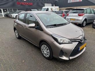 Unfallwagen Toyota Yaris 1.3  5-drs Aspiration airco 2015/11
