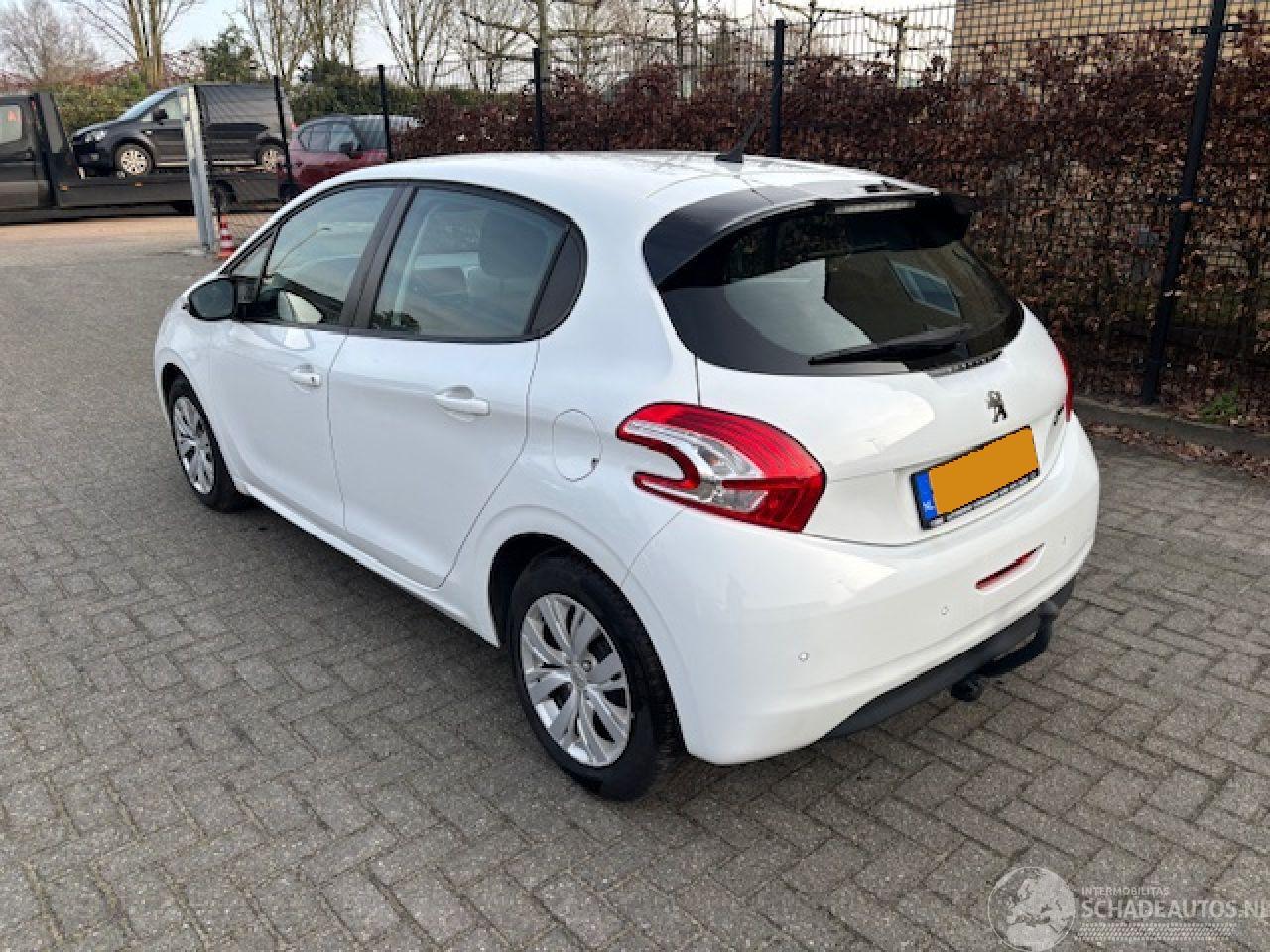 Peugeot 208 1.2 5-drs Envy Automaat NAP
