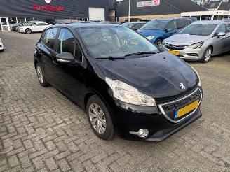 krockskadad bil auto Peugeot 208 1.2 5-drs Envy Nap 2013/2