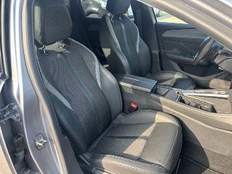 Peugeot 308 1.6 Plug-in Hybrid 180 Allure Nap picture 18