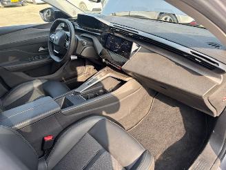 Peugeot 308 1.6 Plug-in Hybrid 180 Allure Nap picture 19