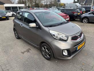 krockskadad bil auto Kia Picanto 1.0 Design Edition airco 2013/1