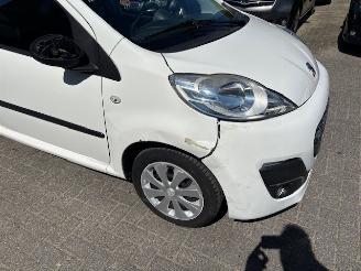 Peugeot 107 1.0 5-drs airco Nap picture 8