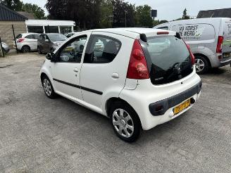 Schadeauto Peugeot 107 1.0 12v 5-drs airco 2012/4