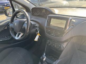 Peugeot 208 1.2 5-drs Signature NAP picture 11