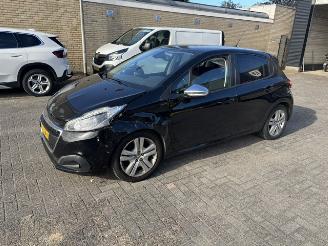 Peugeot 208 1.2 5-drs Signature NAP picture 6