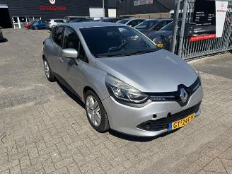krockskadad bil auto Renault Clio 1.5 DCI 5-drs airco 2015/8