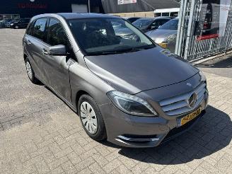 uszkodzony samochody osobowe Mercedes B-klasse 180 CDI Edition Automaat 2013/4