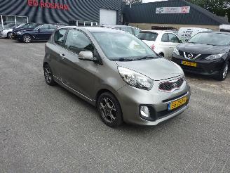 Damaged car Kia Picanto 1.0 CVVT DESIGN EDITION AIRCO 2013/1