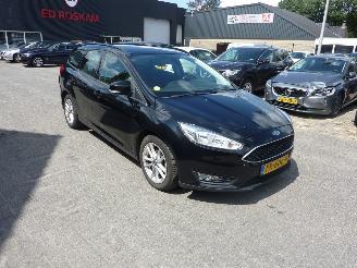 skadebil auto Ford Focus 1.5 TDCI LEASE EDITION 2017/8