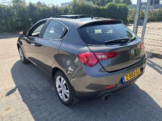 Vaurioauto  passenger cars Alfa Romeo Giulietta 1.4 T Distinctive Pano 2013/1
