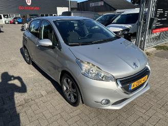 Auto incidentate Peugeot 208 1.2 5-drs Clima 2014/3