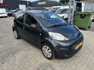 Peugeot 107 1.0 5-drs airco nap picture 6