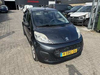 Peugeot 107 1.0 5-drs airco nap picture 4