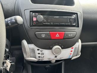 Peugeot 107 1.0 5-drs airco nap picture 13