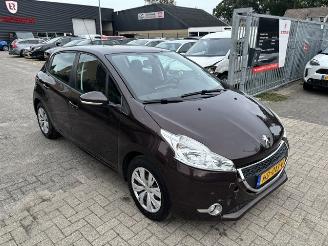 skadebil auto Peugeot 208 1.2 Vti 5-drs airco 2012/10