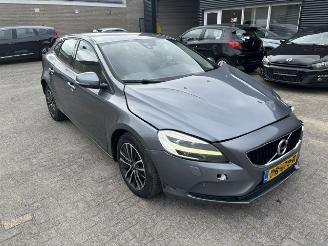 skadebil auto Volvo V-40 2.0D  Automaat Nordic+ 2017/5