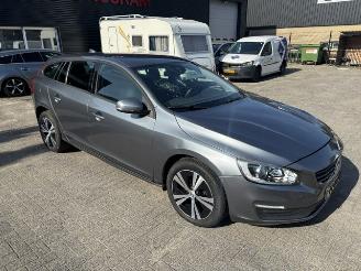 Volvo V-60 2.0 T4 Momentum 190pk picture 2
