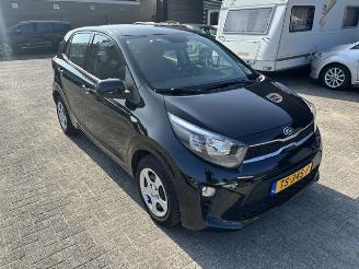 Schadeauto Kia Picanto 1.0 5-drs PlusLine airco  NAP 2018/10