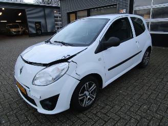 skadebil auto Renault Twingo 1.2 Authentigue 2009/11