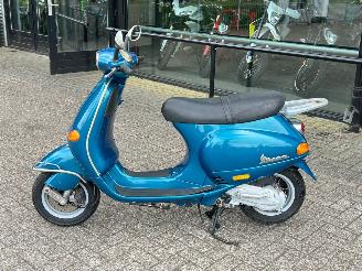 Vespa  ET4 125cc picture 2