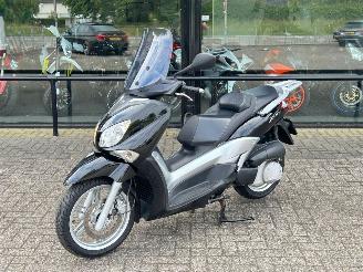 krockskadad bil motor Yamaha  X-City VP 250 2014/10