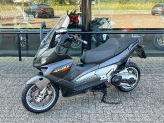 Vaurioauto  motor cycles Gilera  Nexus 500 2004/3