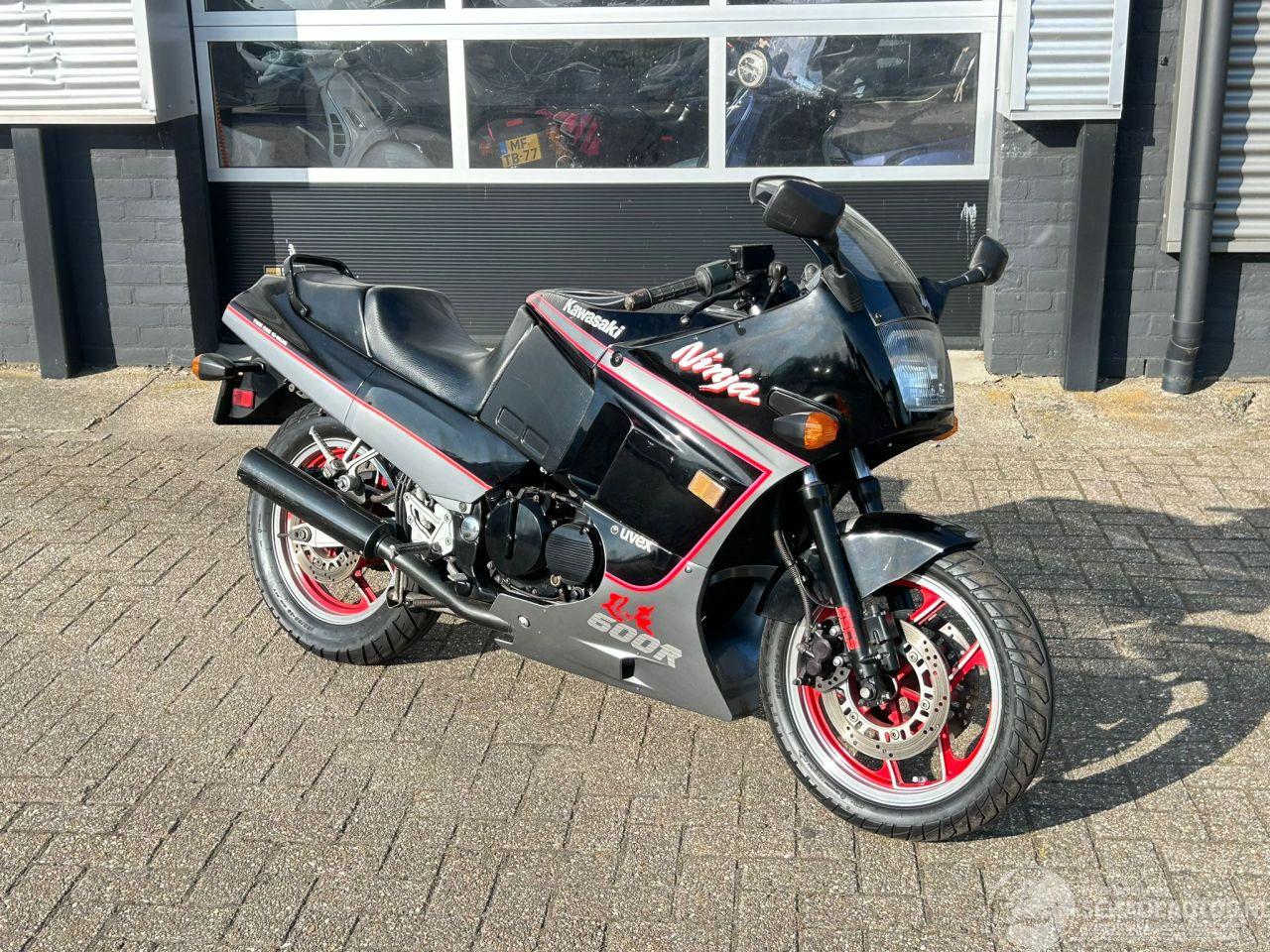 Kawasaki GPX 600 R 