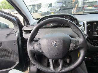 Peugeot 208 1.2 VTI Envy 5drs picture 16