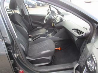 Peugeot 208 1.2 VTI Envy 5drs picture 12