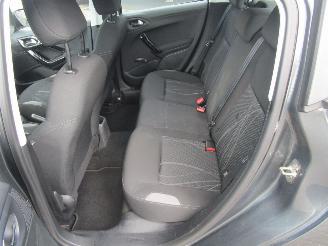 Peugeot 208 1.2 VTI Envy 5drs picture 13