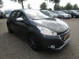 Peugeot 208 1.2 VTI Envy 5drs picture 7