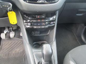 Peugeot 208 1.2 VTI Envy 5drs picture 14