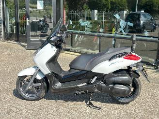 Yamaha X-Max 125  picture 2